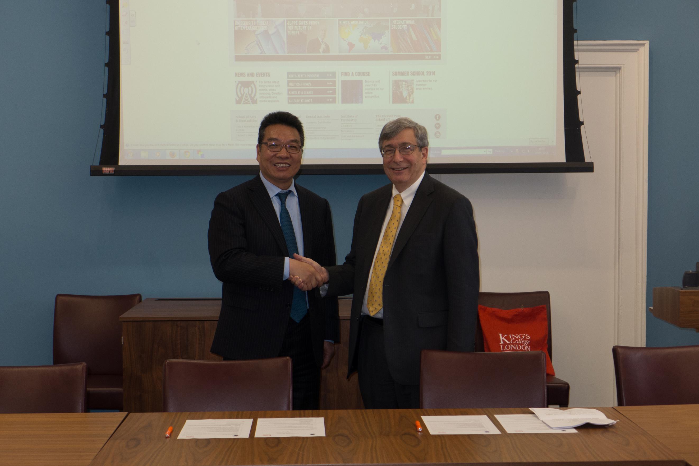 罗校长会见英国国王学院校长Sir Richard Trainor-永信贵宾会217
