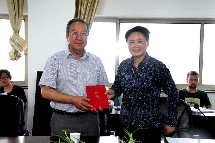 新疆维吾尔自治区文联主席、作协主席阿扎提.苏里坦受聘文学院第三届创意写作夏令营写作导师-永信贵宾会217
