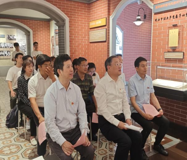 追光聚协力，，，，星火启新程——秋白党支部、档案馆党支部结对共建运动顺遂举行-永信贵宾会217