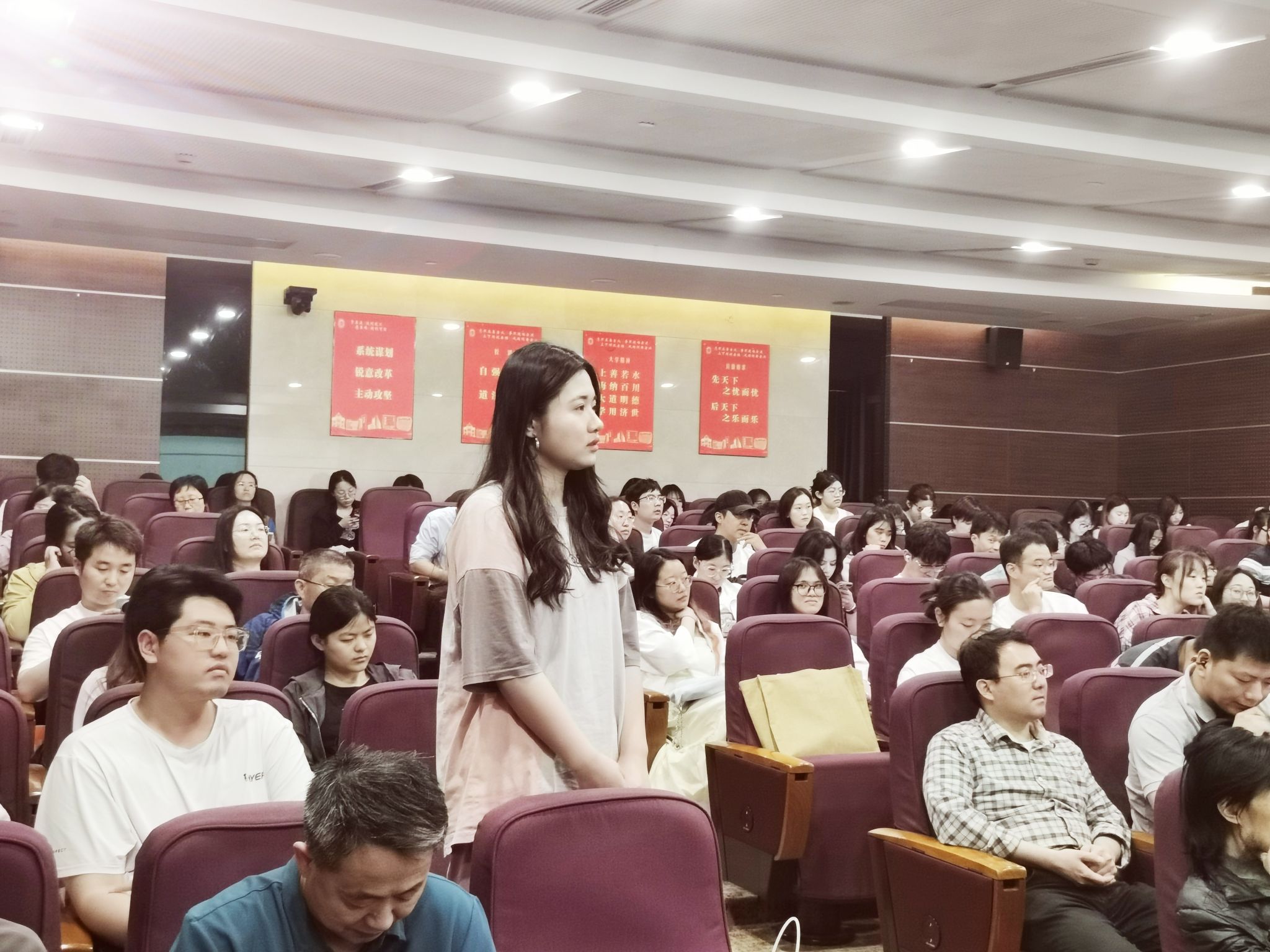 “施展劳模引领作用，，，，，弘扬教育家精神”任忠鸣教授报告会顺遂举行-永信贵宾会217