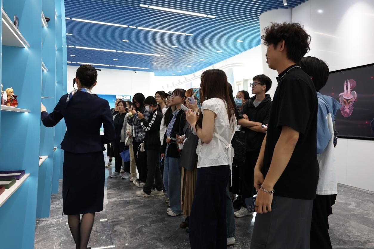 感受专业魅力，，，，，探索就业机缘——新传学院师生赴米哈游参访学习-永信贵宾会217