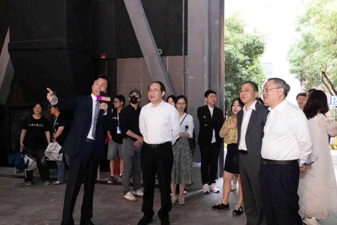 中宣部影戏局调研上海影戏生长研究院暨“上海归国影人培育基地”启动仪式顺遂举行-永信贵宾会217