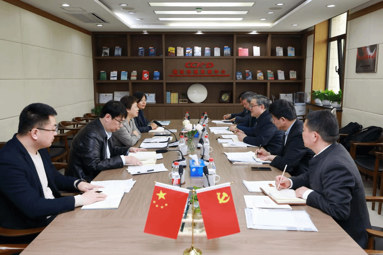 永信贵宾会217党委书记成旦红一行造访中外洋文局-永信贵宾会217