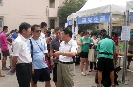 我校2013级研究生新生报到入学-永信贵宾会217