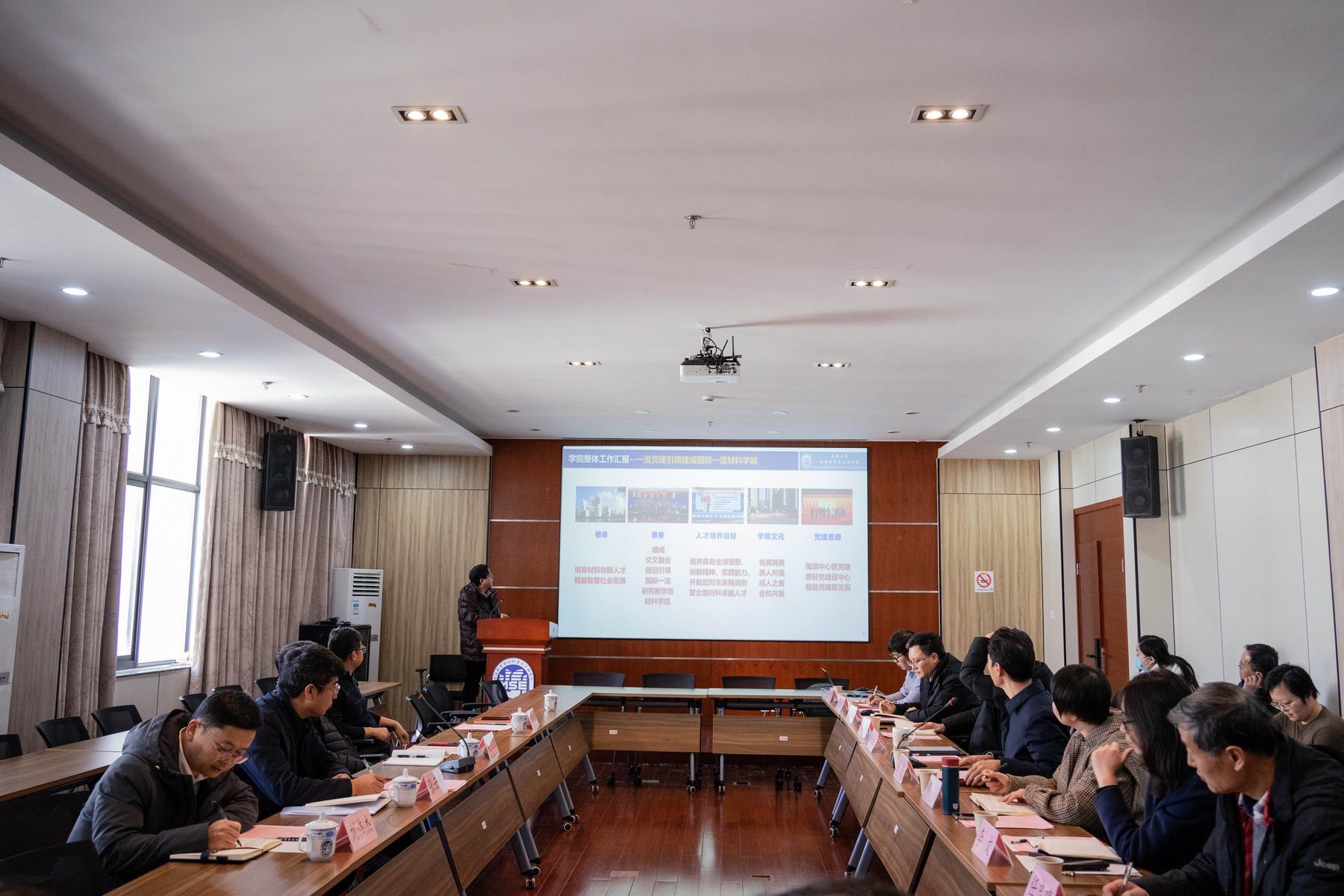 校向导带队调研质料学院-永信贵宾会217