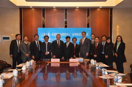 “永信贵宾会217－ESSILOR联合研发中心”相助协议续约仪式-永信贵宾会217