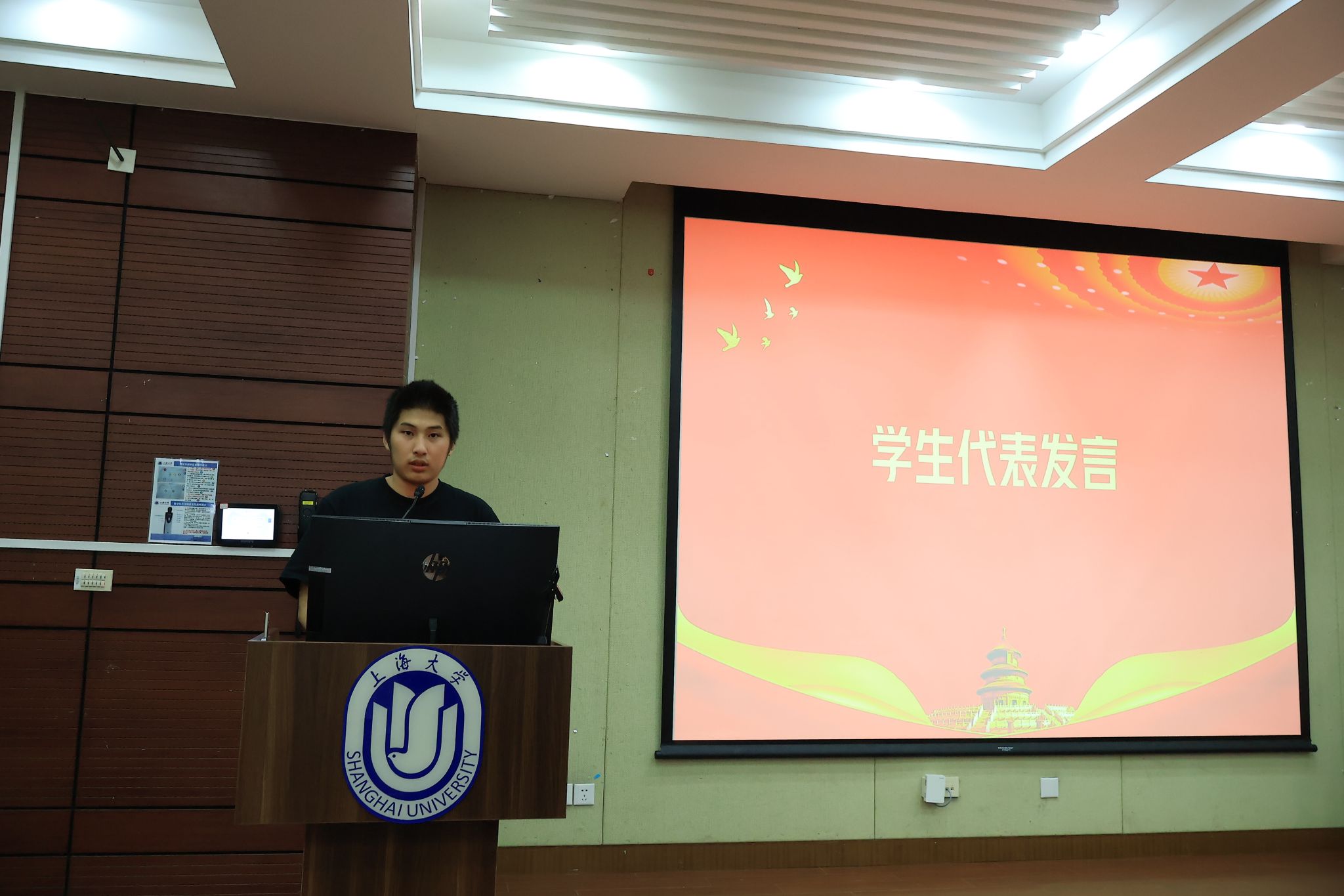 学生代表讲话.jpg