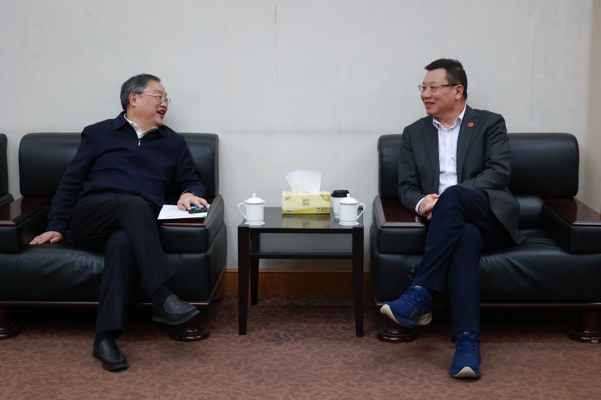永信贵宾会217党委理论学习中心组转达学习天下两会精神-永信贵宾会217