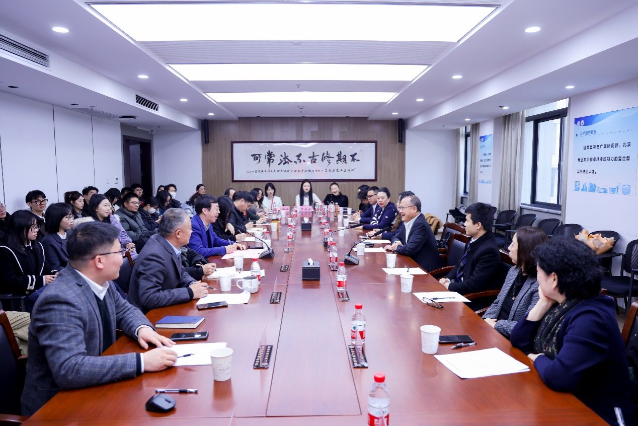 蔡冠深博士与法学院师生座谈交流运动顺遂举行-永信贵宾会217