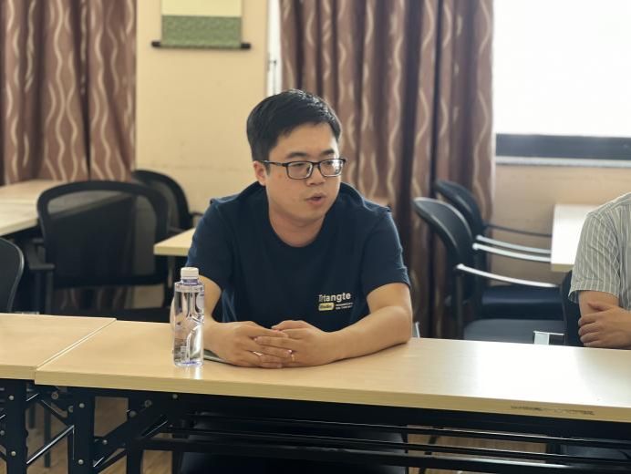 双导相伴助生长 同心筑梦向未来——2024年通讯学院24级班主任与全程导师事情交流会顺遂举行-永信贵宾会217