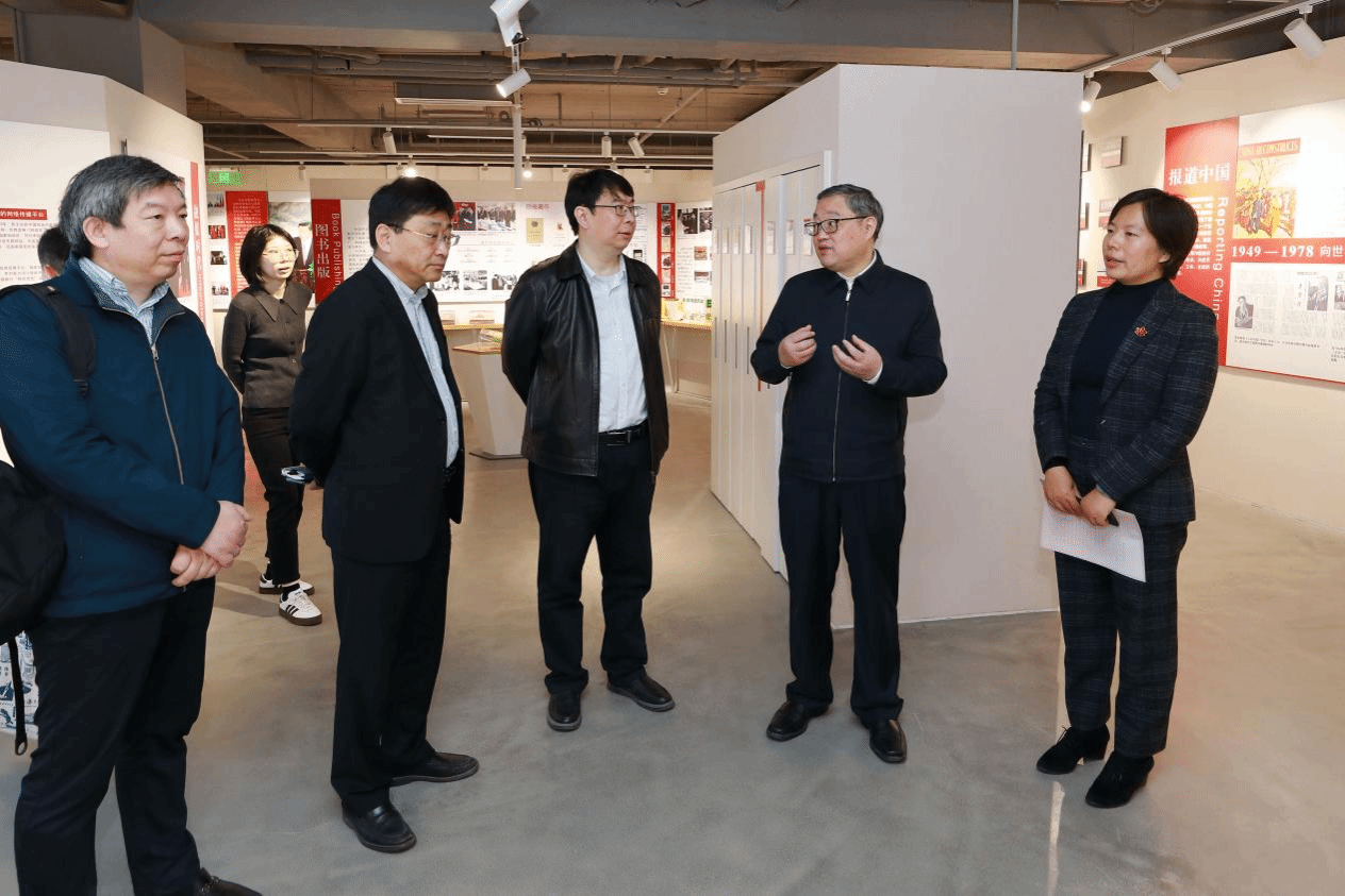 永信贵宾会217党委书记成旦红一行造访中外洋文局-永信贵宾会217