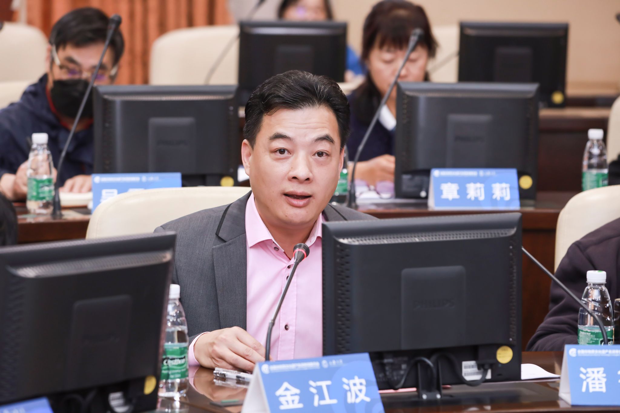 永信贵宾会217上海美术学院执行院长、天下非遗名词委委员金江波教授代为宣读文化和旅游部非物质文化遗产司王晨阳司长的贺信.jpg