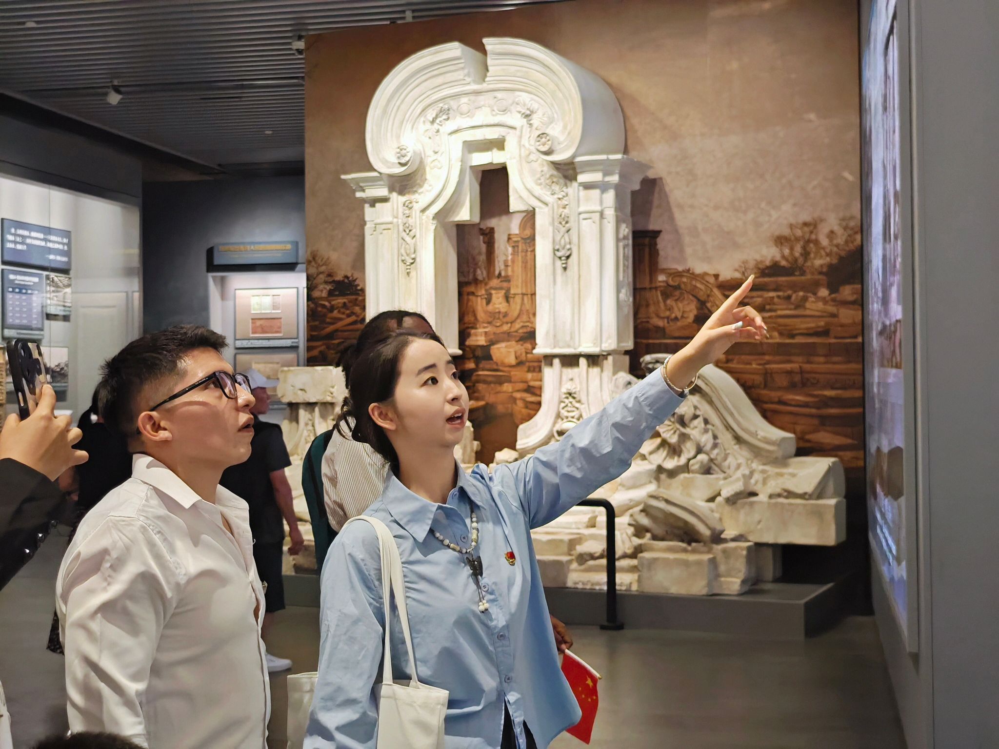 共赴红色之旅，，讲好中国故事——治理学院中外学子庆祝新中国75周年华诞活动顺遂举行-永信贵宾会217
