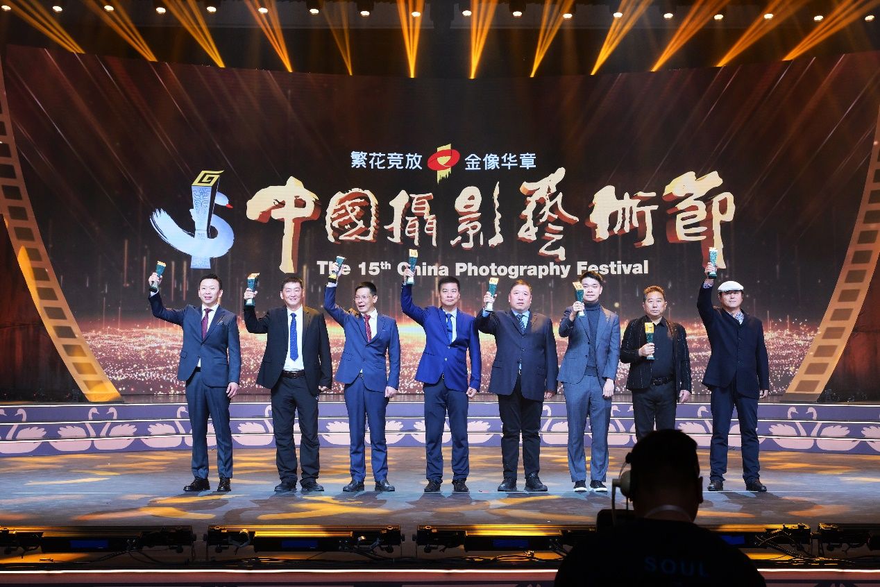 上海美术学院西席敖国兴荣获第十五届中国摄影金像奖-永信贵宾会217