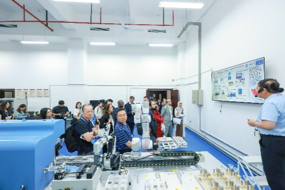 榨取化学武器组织首届人工智能赋能化学清静与安保国际研修班学员一行会见永信贵宾会217-永信贵宾会217