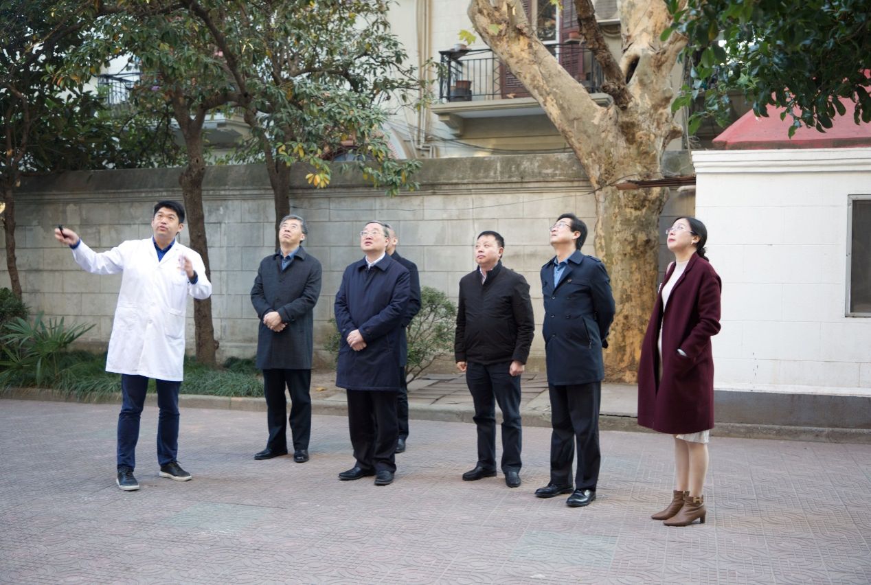 永信贵宾会217党委书记成旦红一行赴上海四逐一医院调研-永信贵宾会217