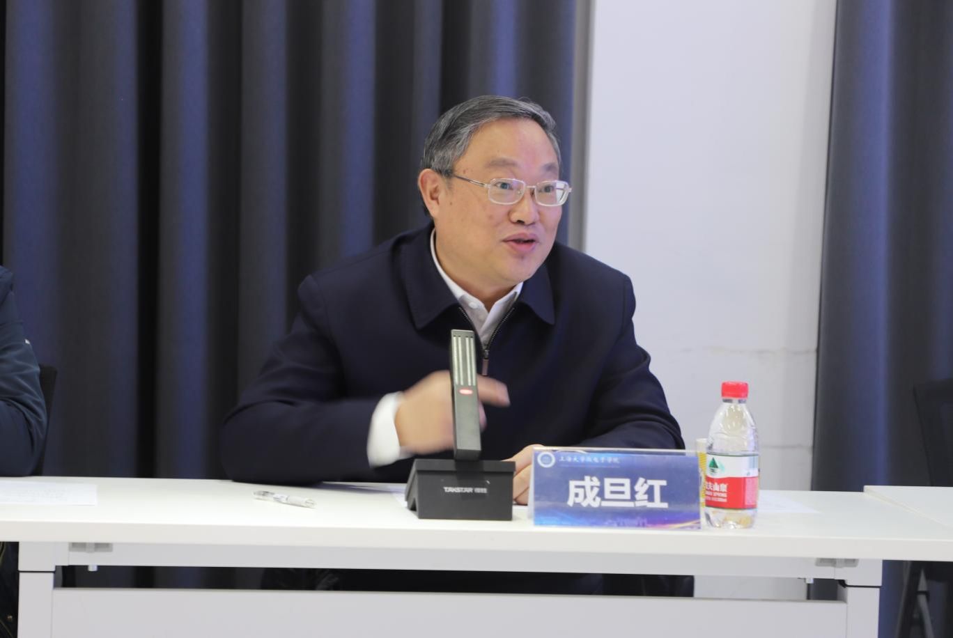 校党委书记成旦红一行调研微电子学院-永信贵宾会217