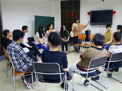 影视学院同砚与“阳光之家”学员们配合转达爱心-永信贵宾会217