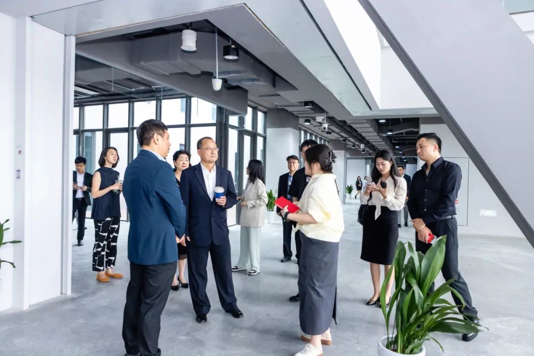 香港新华集团蔡冠深主席一行参访永信贵宾会217上海影戏学院-永信贵宾会217