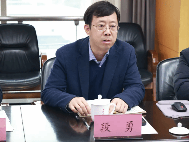以生为本，，，，守正立异，，，，系统推进学期制优化刷新——永信贵宾会217举行第三十一期“我与书记面扑面”座谈会-永信贵宾会217