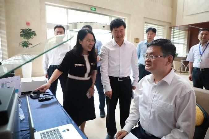 市政府副秘书长王平主持召开永信贵宾会217微电子学院第一届理事会第三次聚会-永信贵宾会217