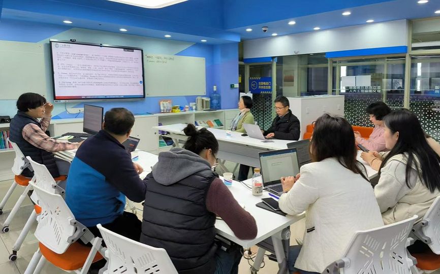 现教中心召开“AI赋能实验教学，，，，，周全安排AI助手”事情推进会-永信贵宾会217