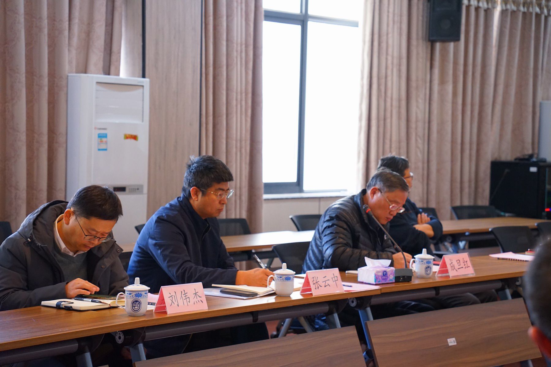 校向导带队调研质料学院-永信贵宾会217