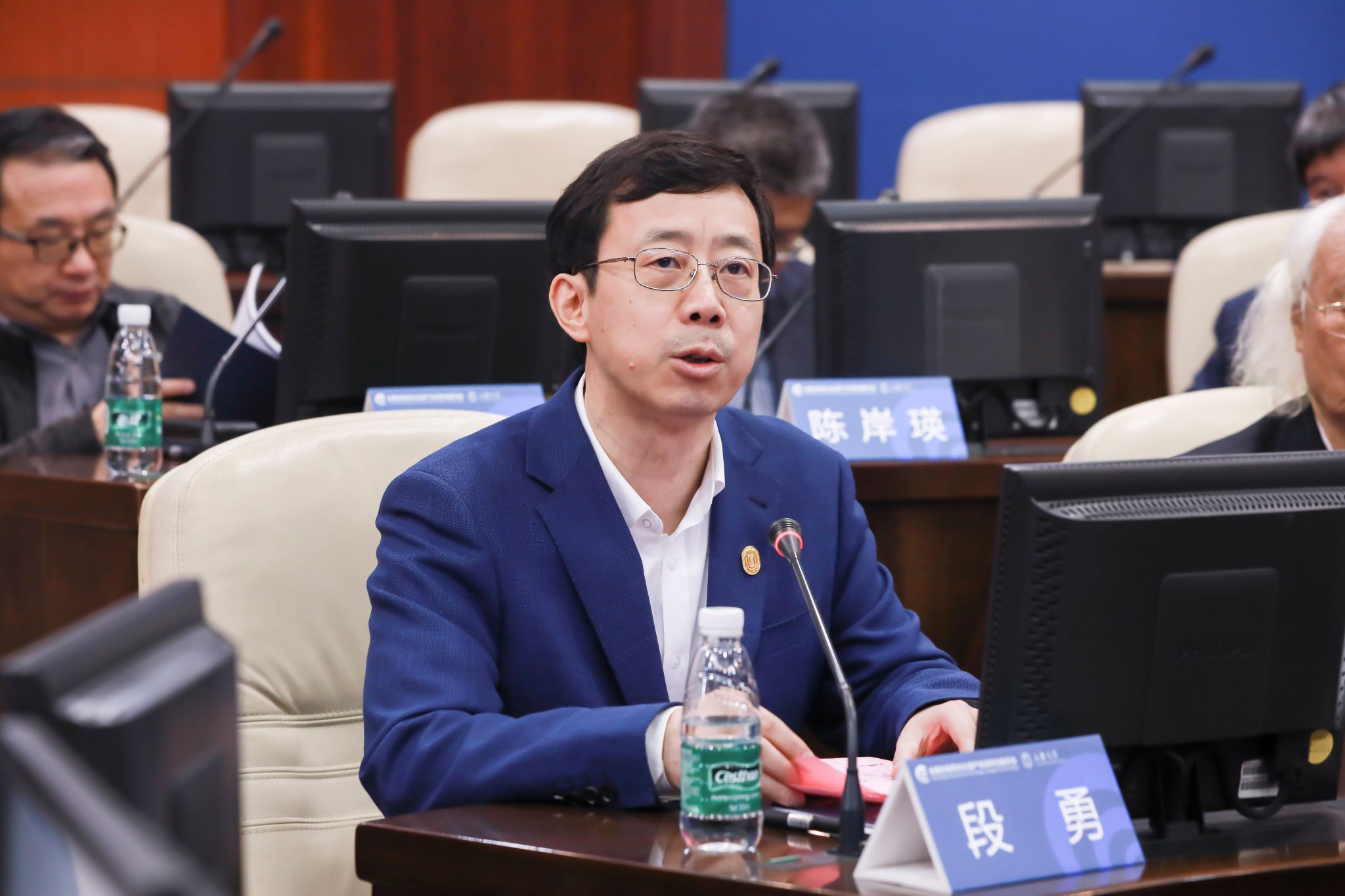 永信贵宾会217党委副书记、天下非遗名词委主任段勇先生主持聚会.jpg